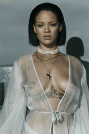 Rihanna-See-Topless-3.jpg