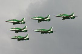 Royal_Saudi_Air_Force_Saudi_Hawks_BAe_Hawk_T65_x6_(5937822431).jpg