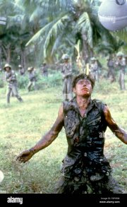 willem-dafoe-platoon-1986-realise-par-oliver-stone-orion-pictures-corporation-f4phrm.jpg