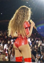 Top-10-Latex-Beyonce-2.jpg