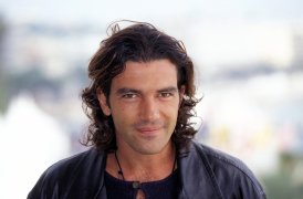 31-facts-about-antonio-banderas-1690805204.jpg