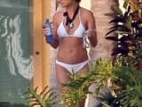 demi-moore-bikini-03.jpg