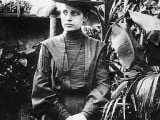 384px-Lise_Meitner_1900.jpg