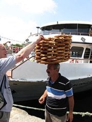 Turkish_bagels_seller,_Istanbul.jpg