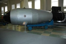 Tsar_Bomba_Revised_User-Croquant with modifications by User-Hex (Own work) CC-BY-SA-3.0 via Wi...jpg