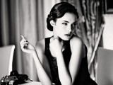 femme,noir,et,blanc,portrait,table,smoking,beauty-f705c80badd6daee1deff46a877be00f_h.jpg