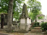 800px-Foucault_jean_bernard_leon_grave_montmartre_paris_01.jpg