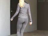 girls-wearing-yoga-pants-9.jpg