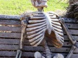 funny-pictures-skeleton-girls-ready.jpg