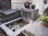 800px-Jim-Morrison_Pere_Lachaise_2.jpg