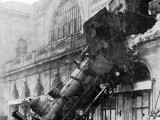 300px-Train_wreck_at_Montparnasse_1895.jpg