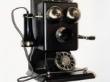 old-telephone_21146312.jpg