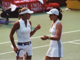 800px-Kournikova-Hingis-SYD-1.jpg