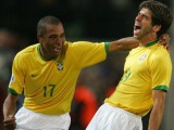 Gilberto_celebrates_with_Juninho.jpg