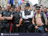 leathermen-with-a-policeman-of-the-police-force-in-the-london-gay-C535WH.jpg