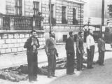 800px-Public_execution_of_Polish_hostages_in_Bydgoszcz_(1939).jpg