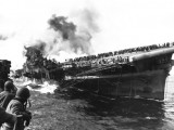 122-800px-Attack_on_carrier_USS_Franklin_19_March_1945.jpg