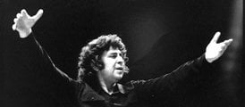 mikis-theodorakis-6-1200x801.jpg