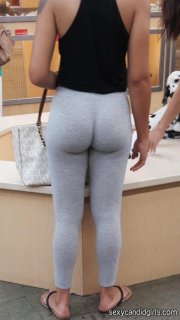 Tight-Leggings-Big-Booty-Creepshot.jpg