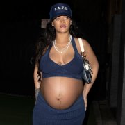 Rihanna-Baby-Bump-April.jpg