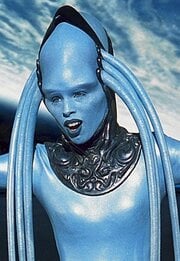 maiwenn-le-besco-as-diva-plavalaguna-in-the-fifth-element-v0-twttxljxh0jd1.jpg